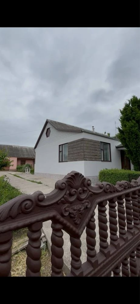 Продам власний часний будинок 3 кімнатний ,6 соток ,58