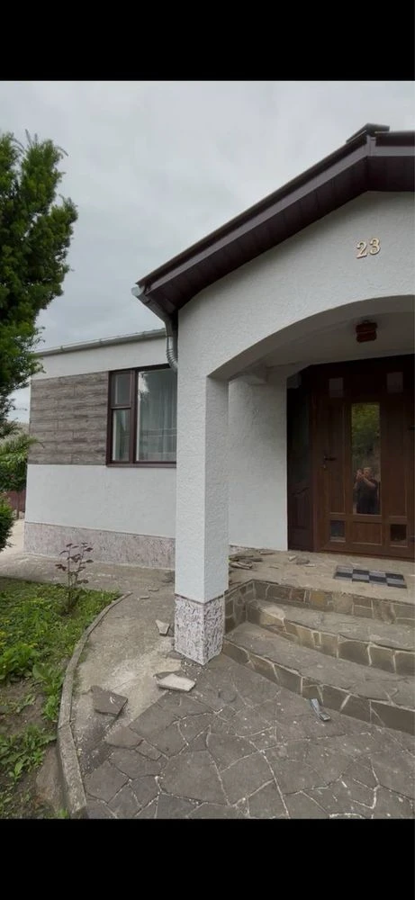 Продам власний часний будинок 3 кімнатний ,6 соток ,58