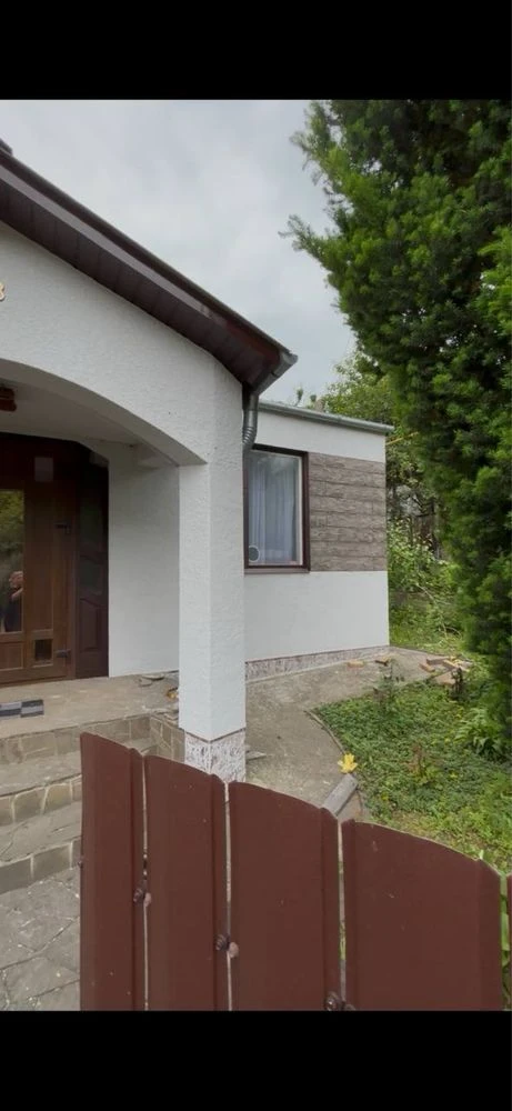 Продам власний часний будинок 3 кімнатний ,6 соток ,58