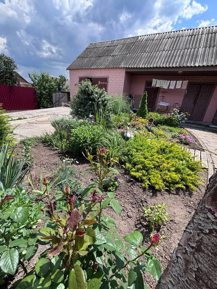 Продам власний часний будинок 3 кімнатний ,6 соток ,58