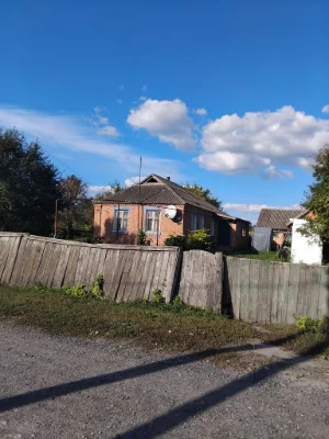 Продам газифікований будинок 76 м² + 43 сот. землі, с. Бобри