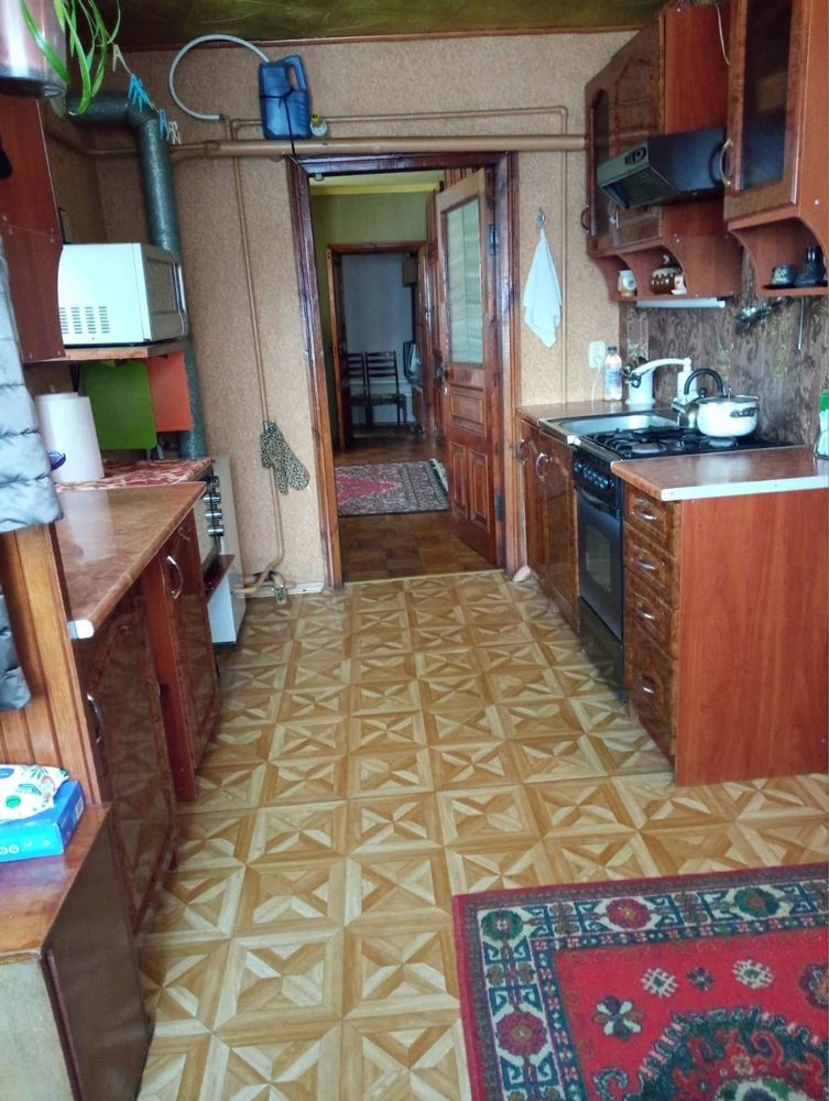 Продається частина будинку в центрі Зміїва