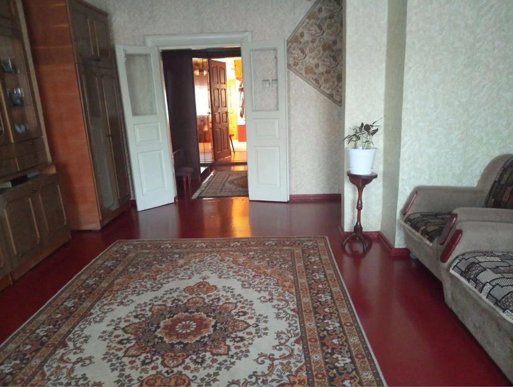 Продається частина будинку в центрі Зміїва