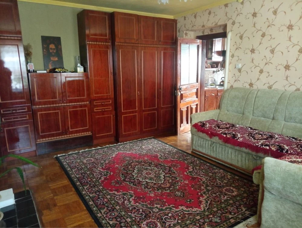 Продається частина будинку в центрі Зміїва