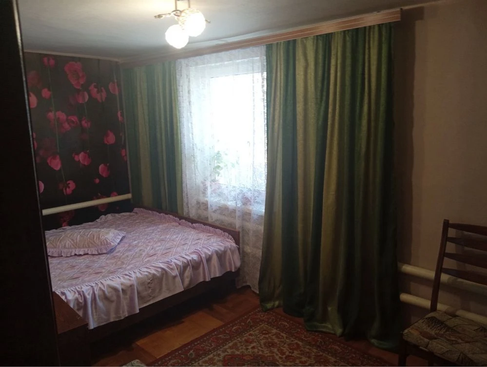 Продається частина будинку в центрі Зміїва