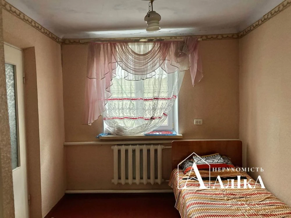 Продається будинок з літньою кухнею та гаражем