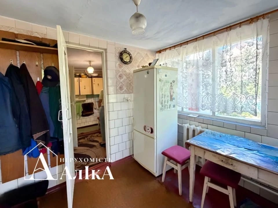 Продається будинок з літньою кухнею та гаражем
