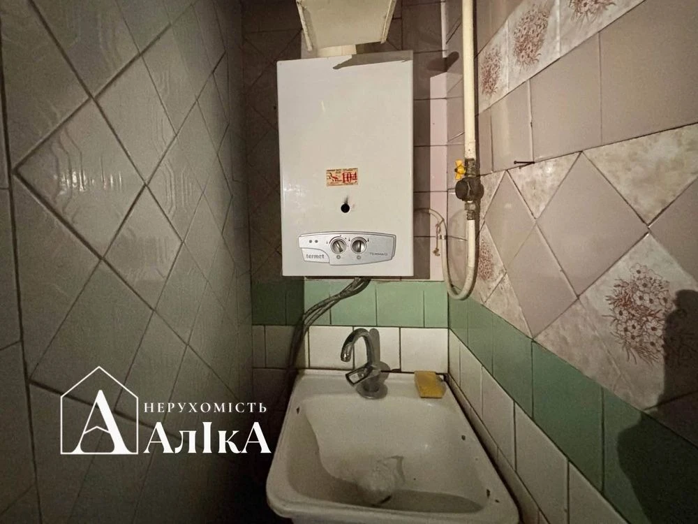 Продається будинок з літньою кухнею та гаражем