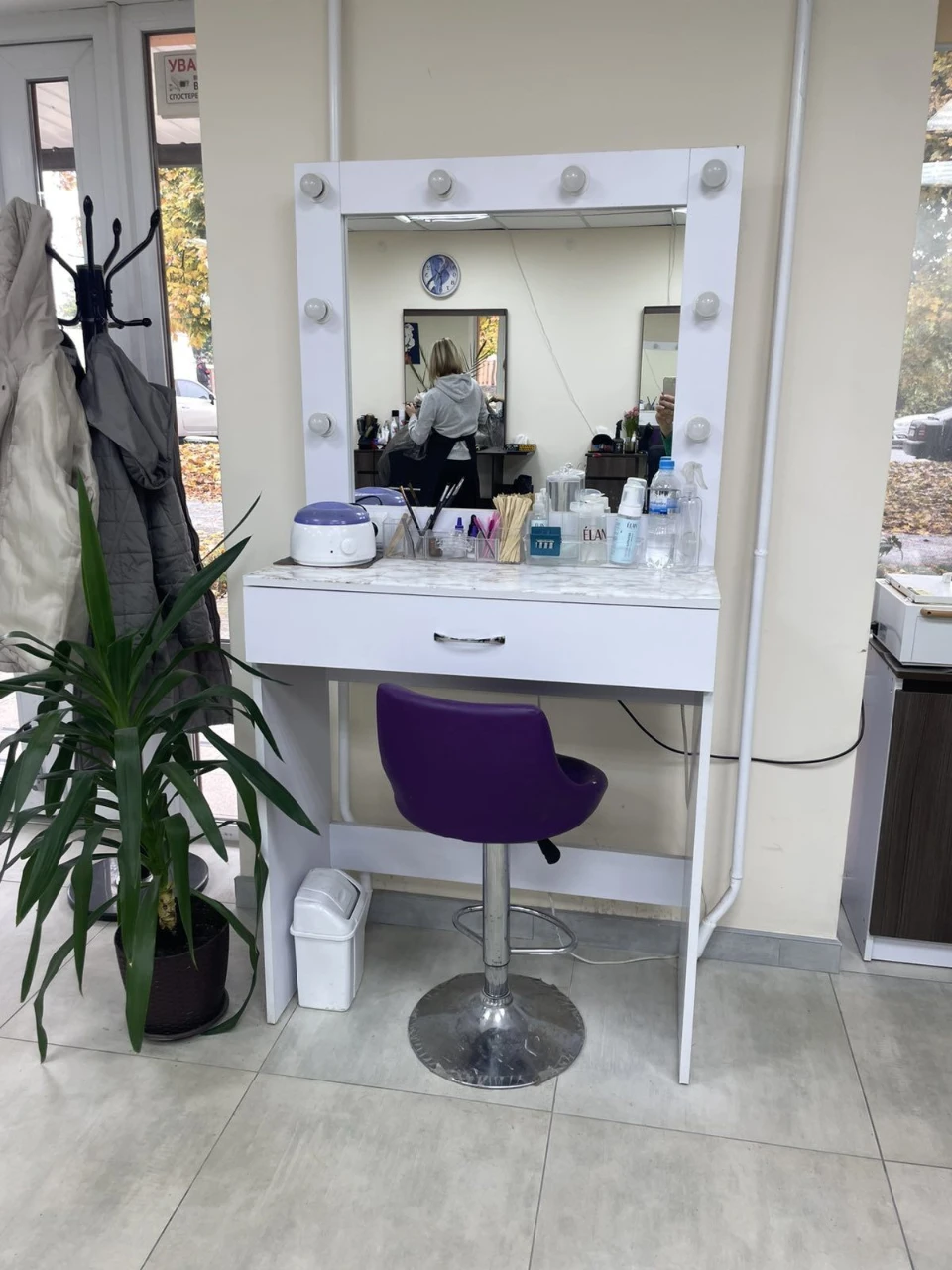 Workplace, salon