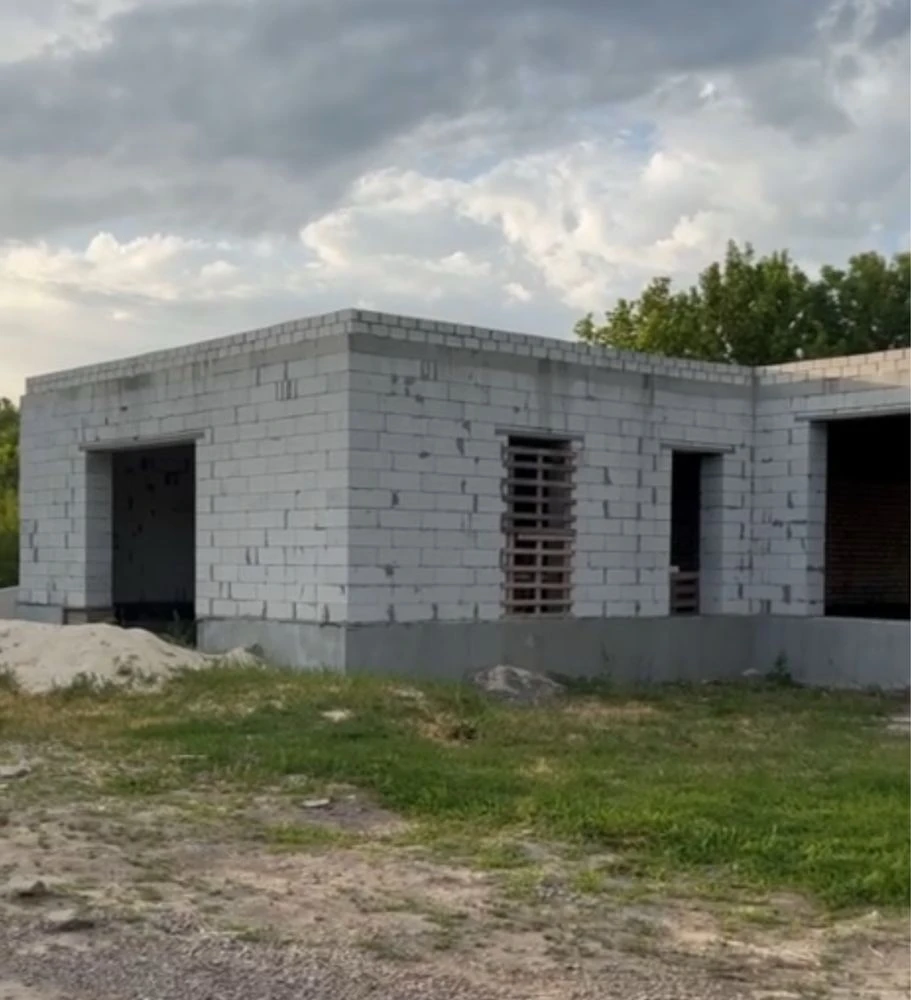 Продам недобудований будинок