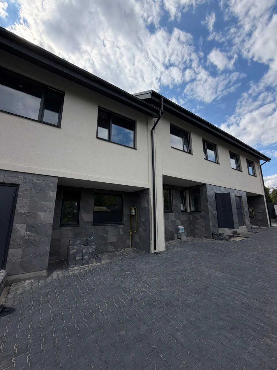 Продажа таунхауса в Буче, 90,6 м² + чердак 25 м², газ, центр