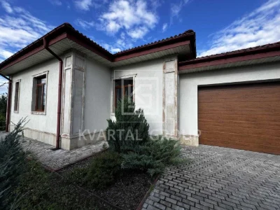 House for Sale, Private Garage, Needs Repair, Bucha
