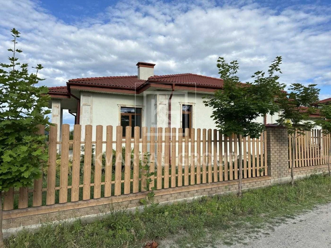 House for Sale, Private Garage, Needs Repair, Bucha