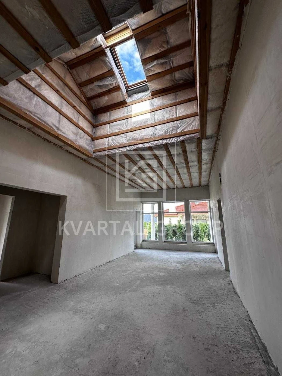 House for Sale, Private Garage, Needs Repair, Bucha