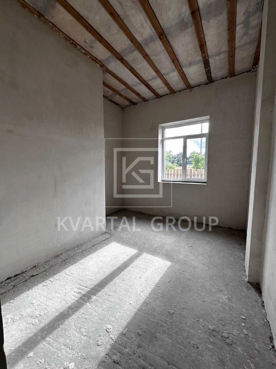 House for Sale, Private Garage, Needs Repair, Bucha