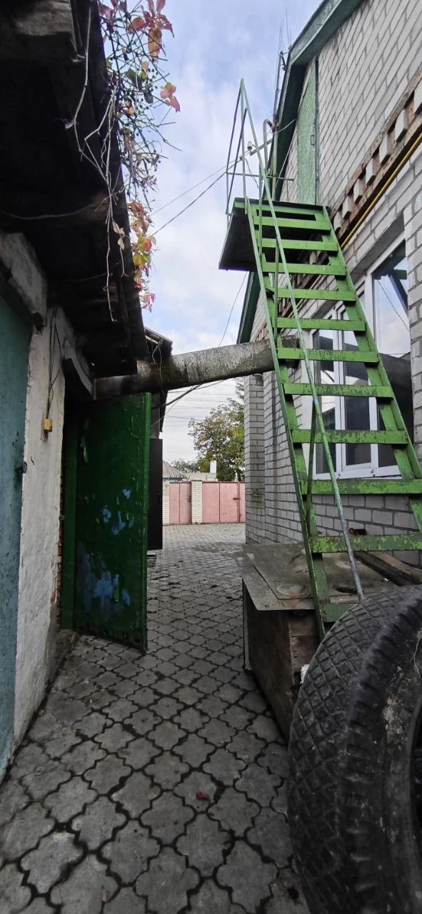 Продам дом со своим выходом к реке