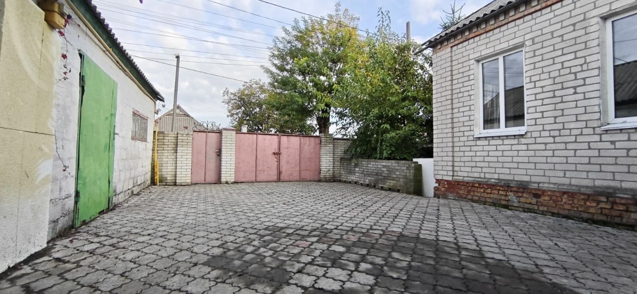 Продам дом со своим выходом к реке