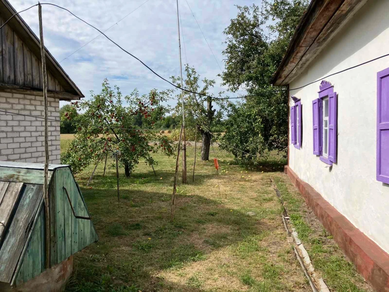 Будинок в мальовничому селі Коропʼє,що на Чернігівщині.