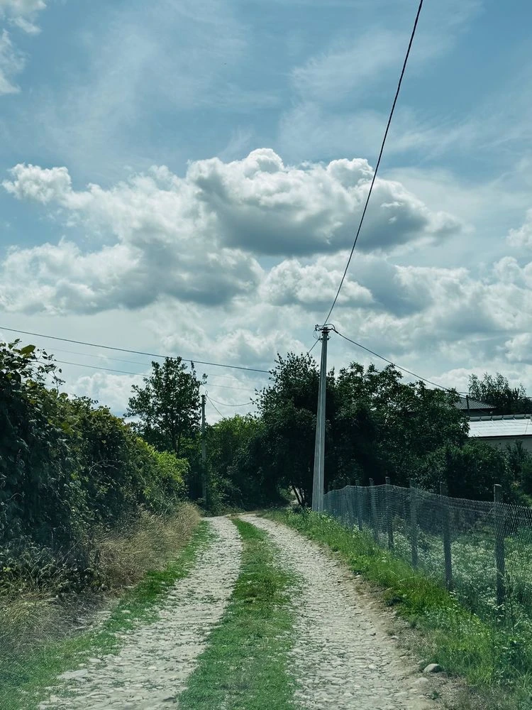 Продаж ділянки з комунікаціями на Чорній горі