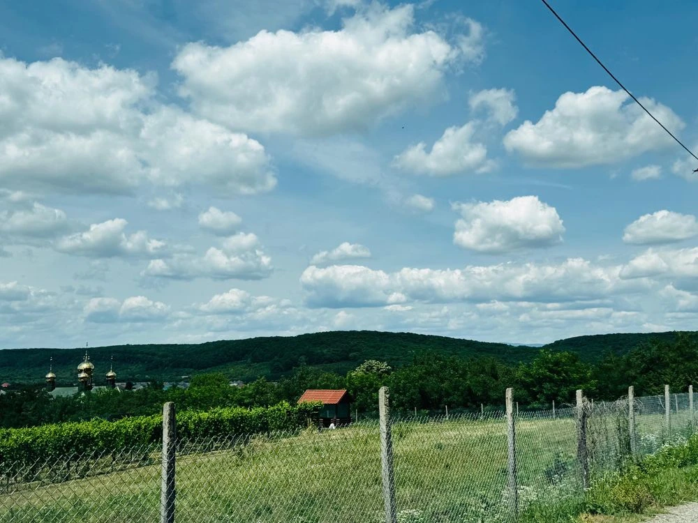 Продаж ділянки з комунікаціями на Чорній горі