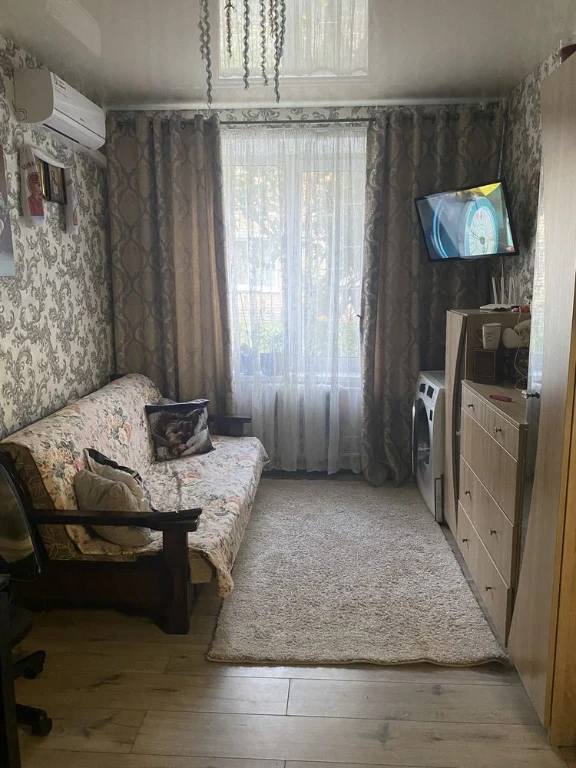 Продаються дві кімнати в гуртожитку