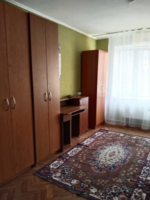 Кімната в сімейному гуртожитку