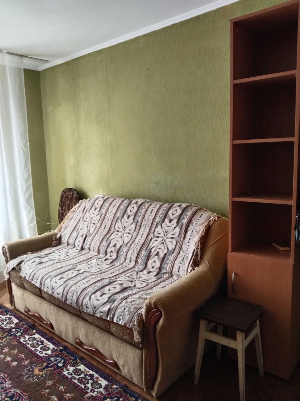 Кімната в сімейному гуртожитку
