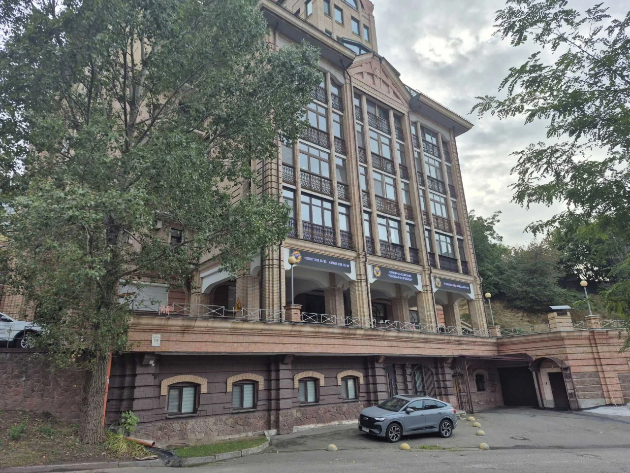 For sale underground parking space in a complex on Kudryavsky Uzvoz