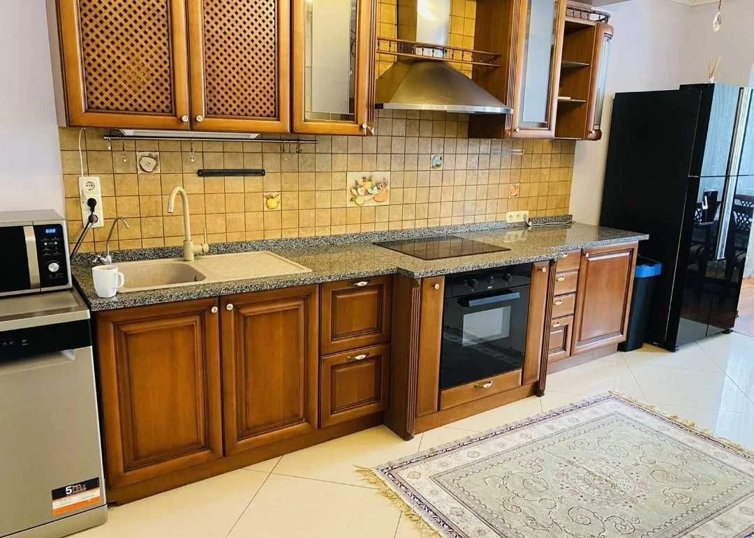 For Rent House 1 km from the metro station Oksoroky. Fireplace. Gas. Generator
