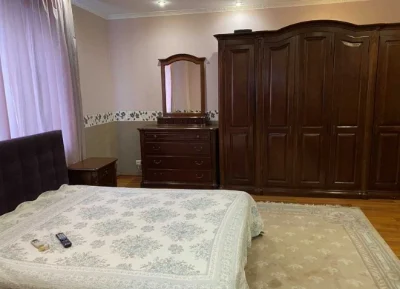 For Rent House 1 km from the metro station Oksoroky. Fireplace. Gas. Generator