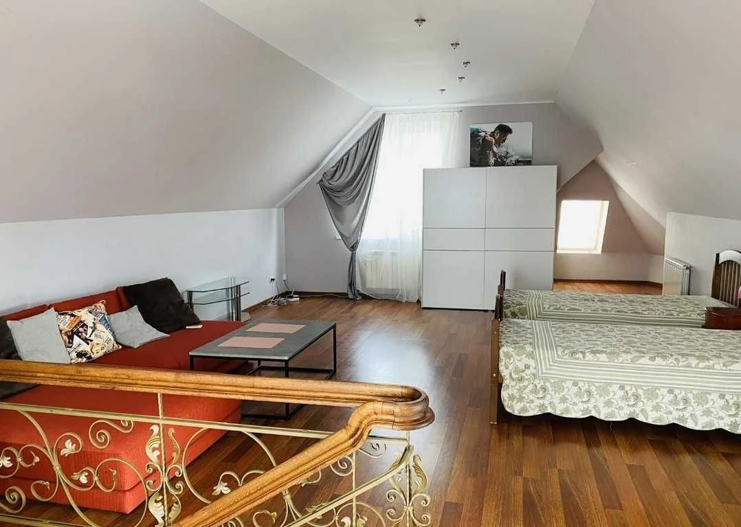For Rent House 1 km from the metro station Oksoroky. Fireplace. Gas. Generator