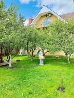 For Rent House 1 km from the metro station Oksoroky. Fireplace. Gas. Generator