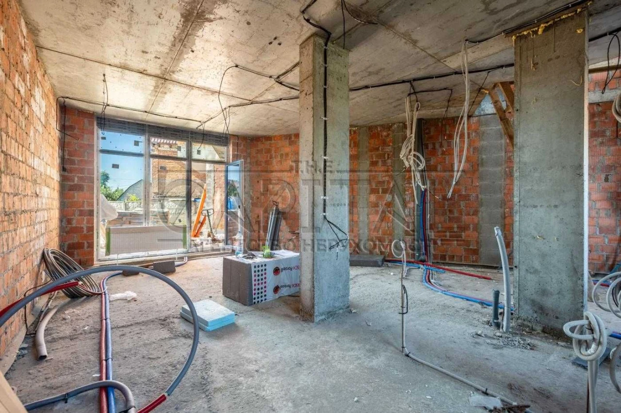 Продаж таунхауса Осокорки, автономность газа, выход на воду