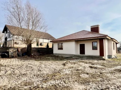 Однокімнатний будинок 138 кв.м з виходом на воду, 18 соток
