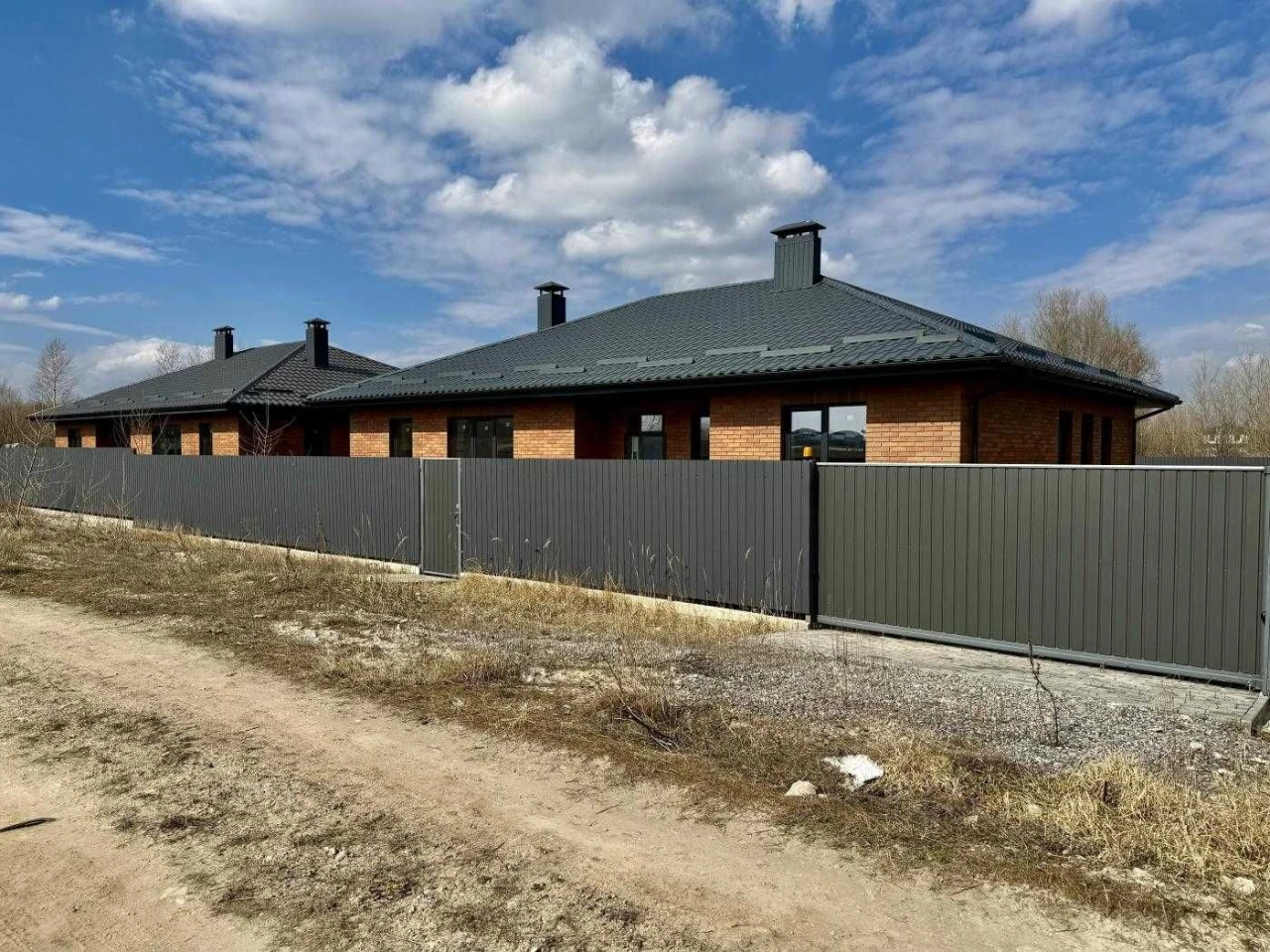 Detached house with complete documentation