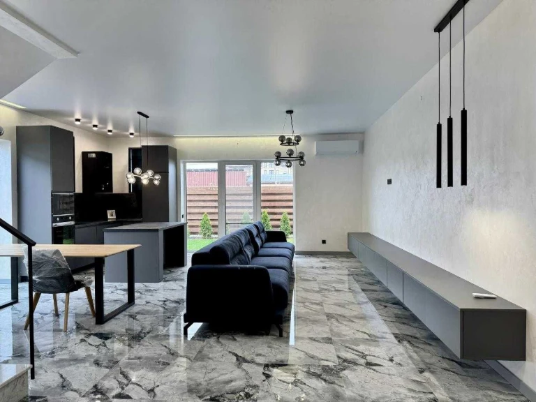 Duplex, house, renovated house, metro Oskorky, Slavutych.