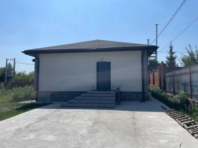 Продаж 4-кімнатного будинку в Новоолександрівці на вул. Мали