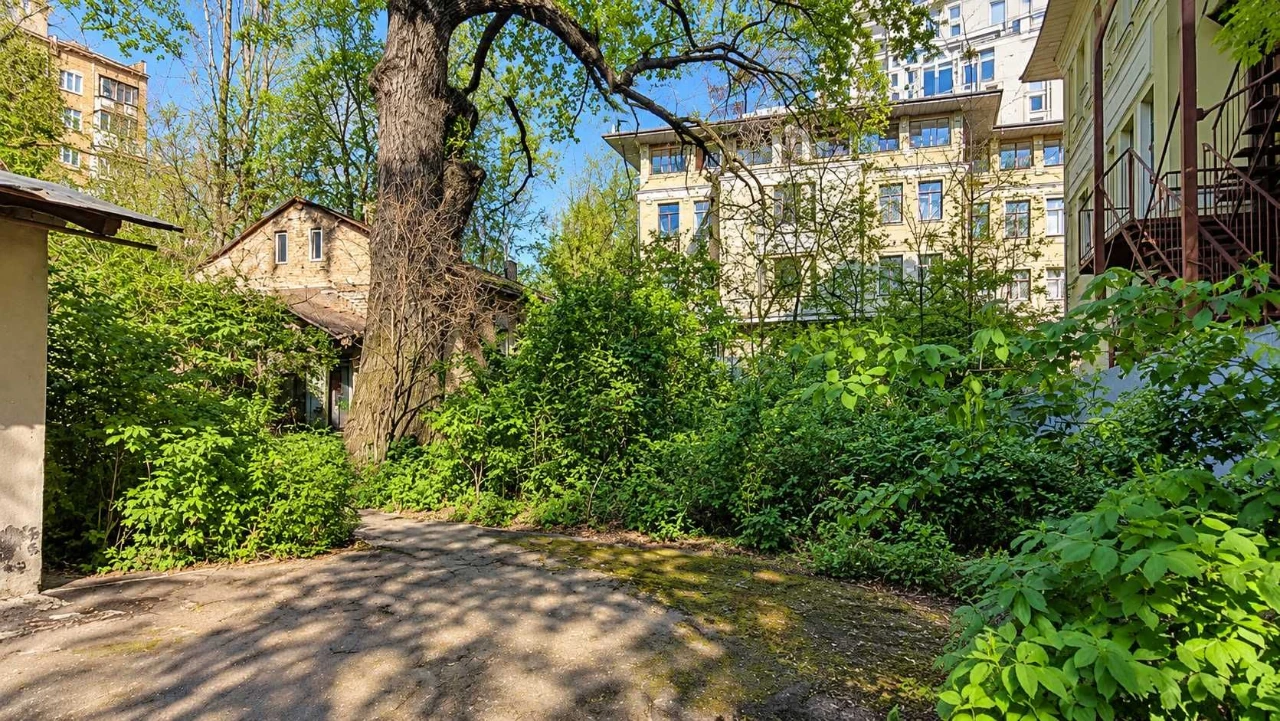 Land for sale in a quiet center of Kyiv, Tat