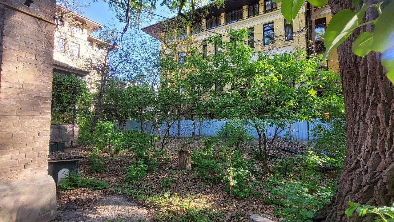 Land for sale in a quiet center of Kyiv, Tat
