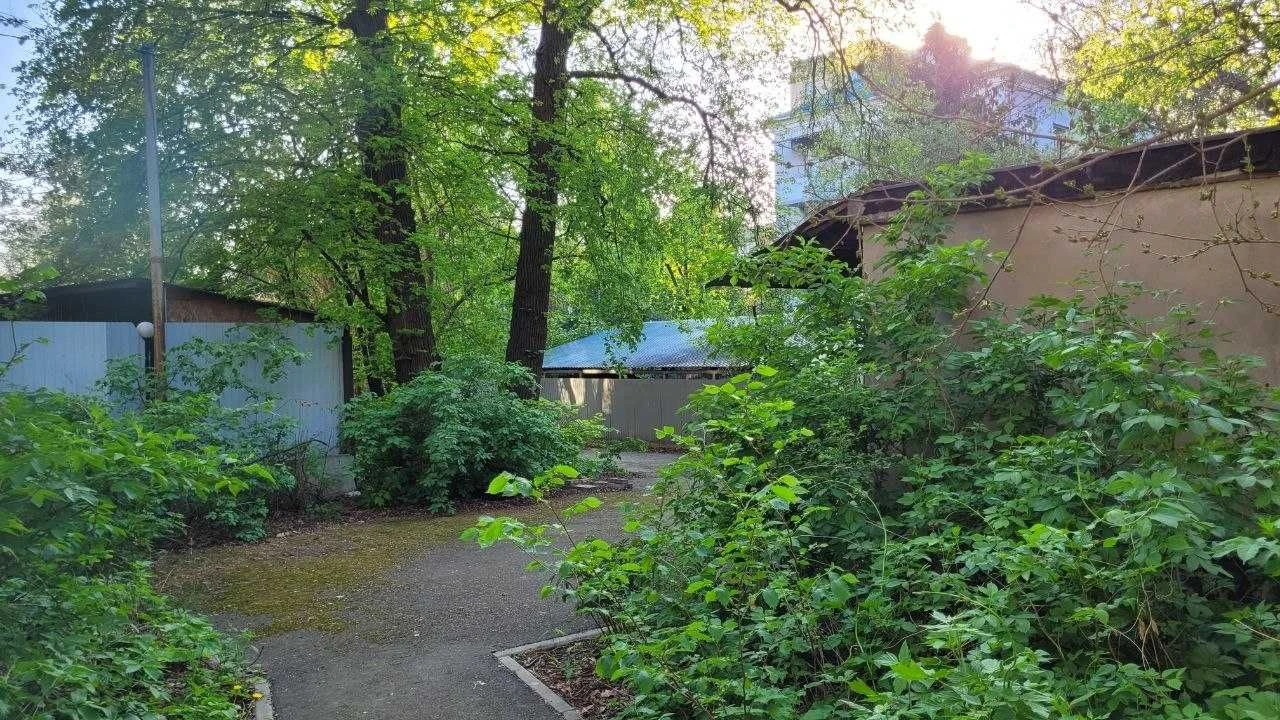 Land for sale in a quiet center of Kyiv, Tat