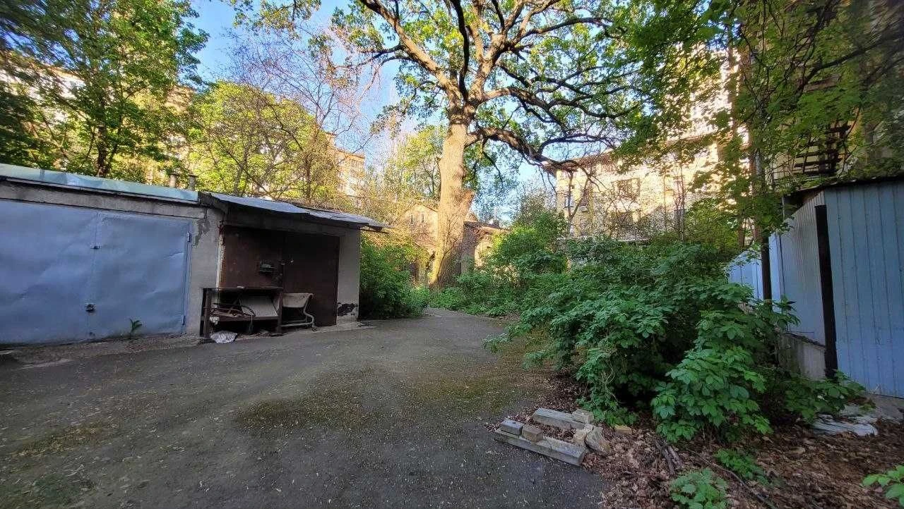 Land for sale in a quiet center of Kyiv, Tat
