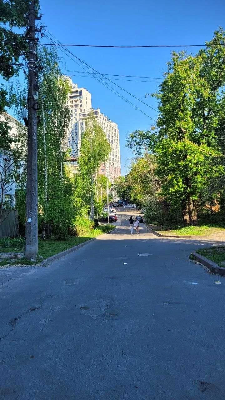 Land for sale in a quiet center of Kyiv, Tat