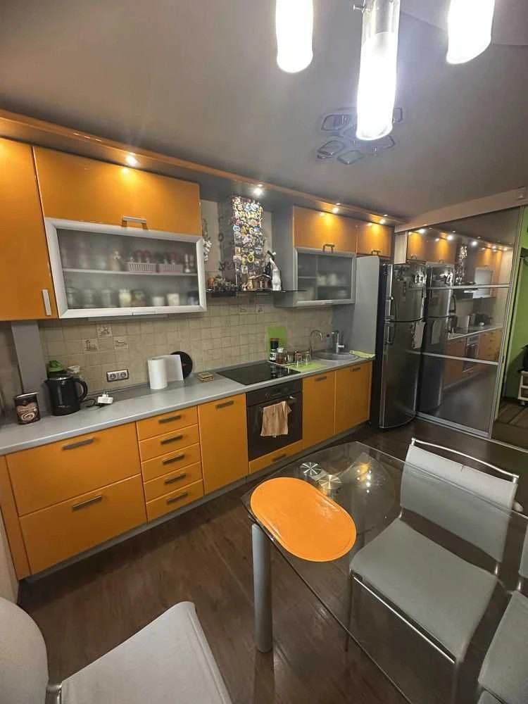 Продається 4-кімнатна квартира 80 м2 в центрі міста