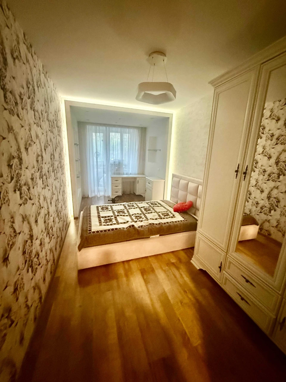 3-room apartment on Cadeniuka 6