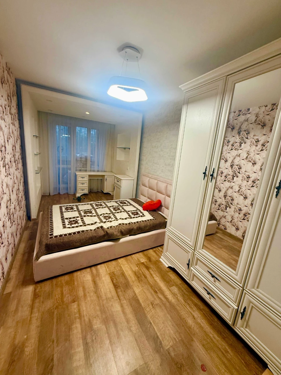 3-room apartment on Cadeniuka 6