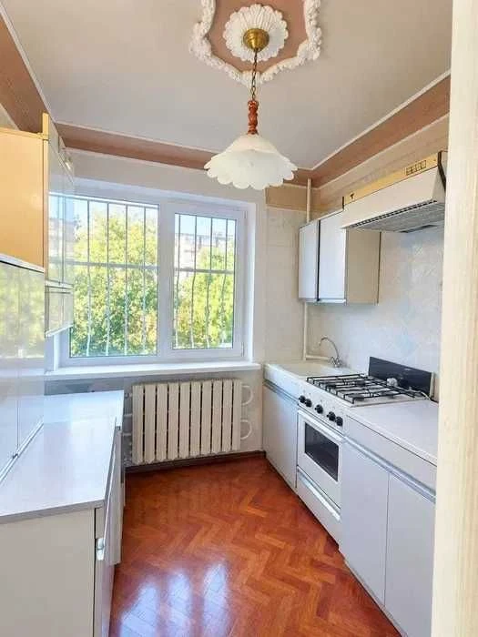 Продам 3 комнатную квартиру 61 м2 Комфортный 2 этаж метро Ин