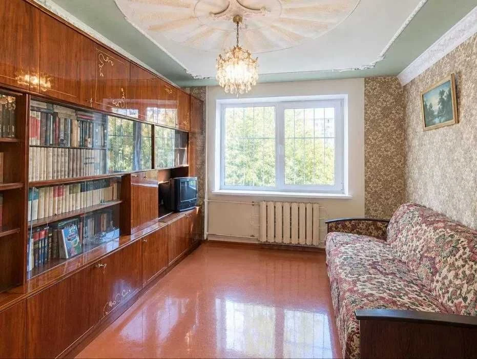 Продам 3 комнатную квартиру 61 м2 Комфортный 2 этаж метро Ин