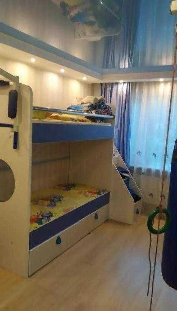 Продається 2-кімнатна квартира, 45 кв.м, 2 поверх, 23 Серпня.