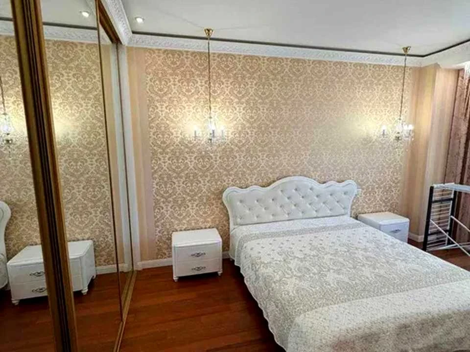 Квартира. Одеса, Літературна вулиця