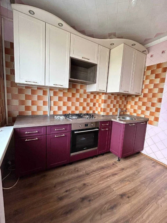 Продається 2-кімнатна квартира, Середня